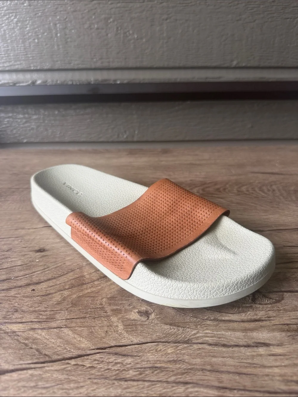 Vince Men’s Casual Slide Sandals in Rust Orange and Cream size 10 M